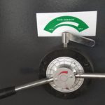 Как да регулирате междината на острието на хидравличната машина за срязване